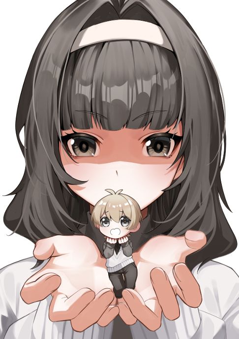 じっと見つめる路留さん（comipo）